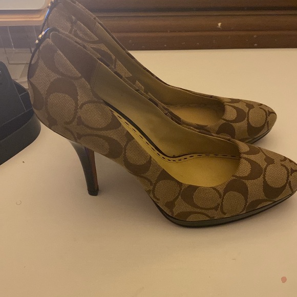 Authentic COACH high heels - Picture 4 of 6